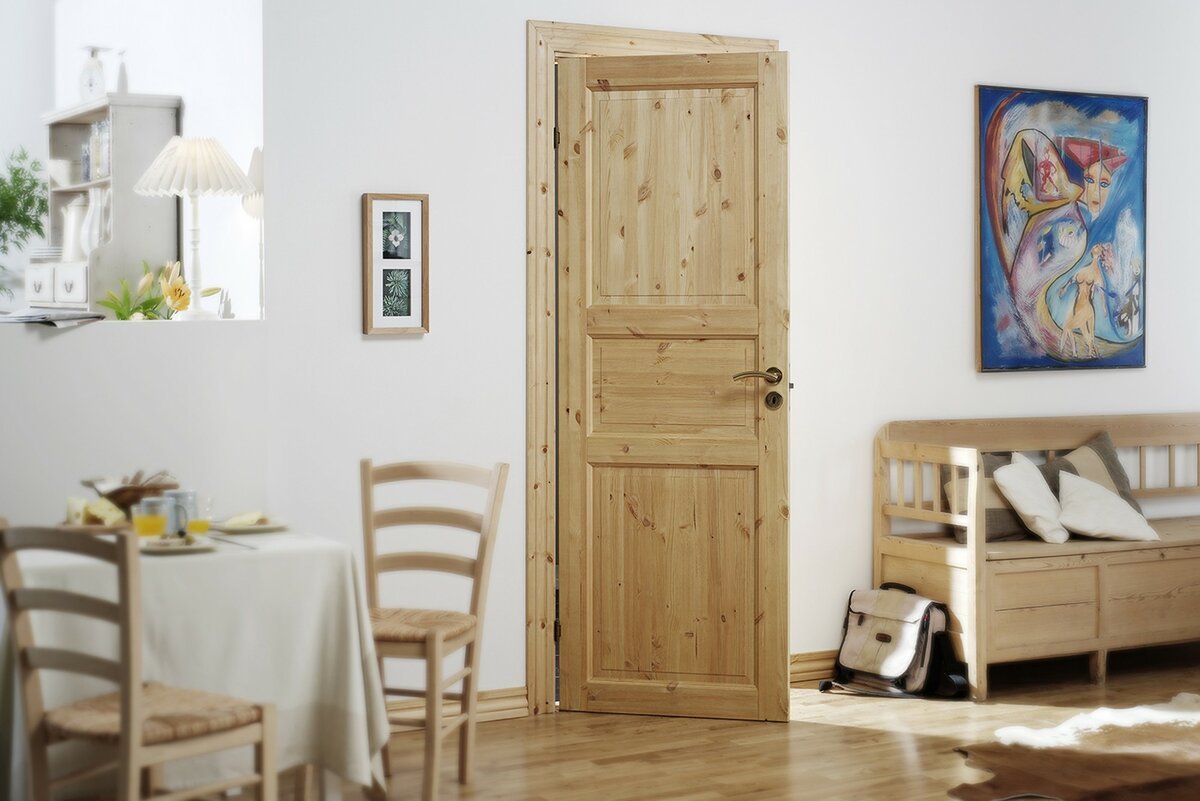 Преимущества и особенности дверей из массива сосны: комфорт и красота вашего дома